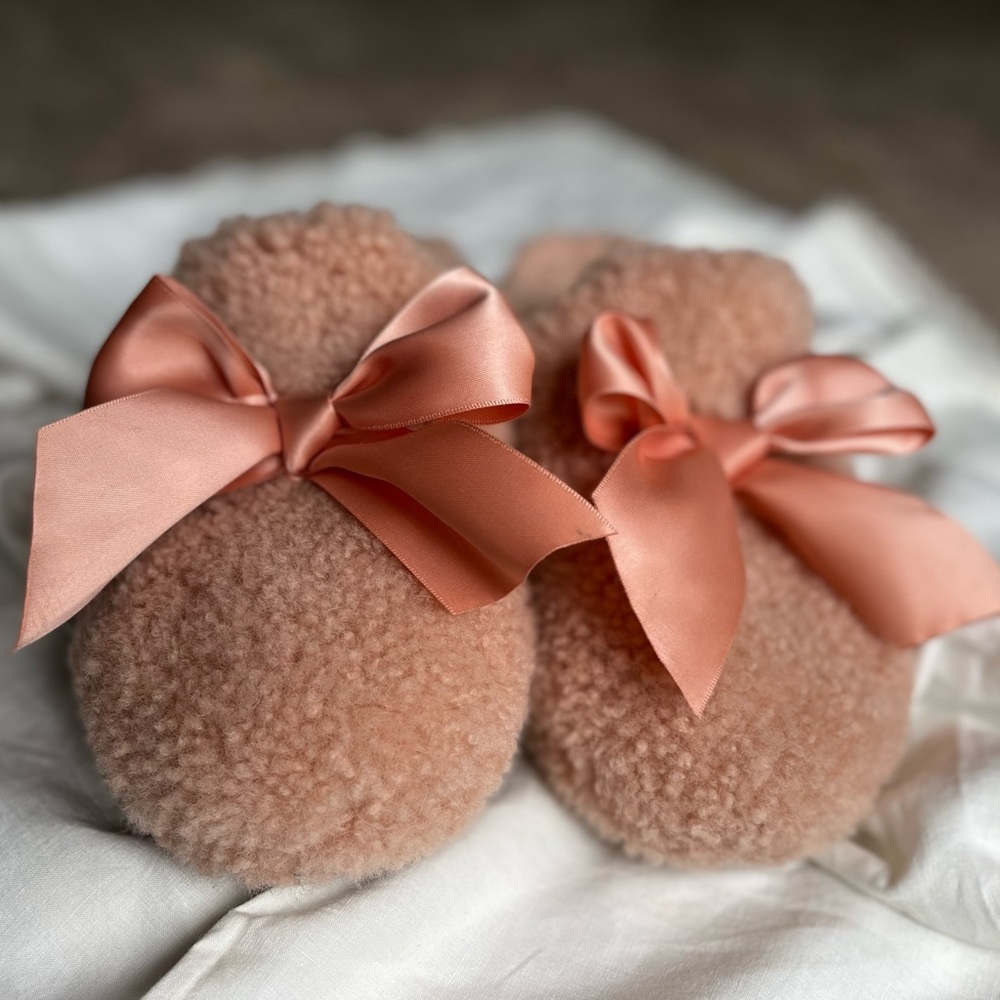 UGG salmon pink women’s slippers
